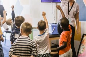 Formation d'équipes à l'école pour participer à des défis sportifs