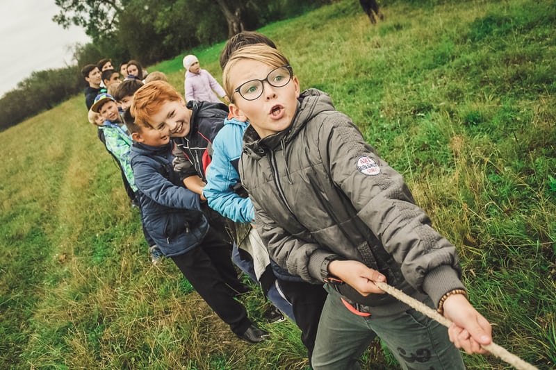 Défis sportifs à l'école - jeu de la corde à tirer